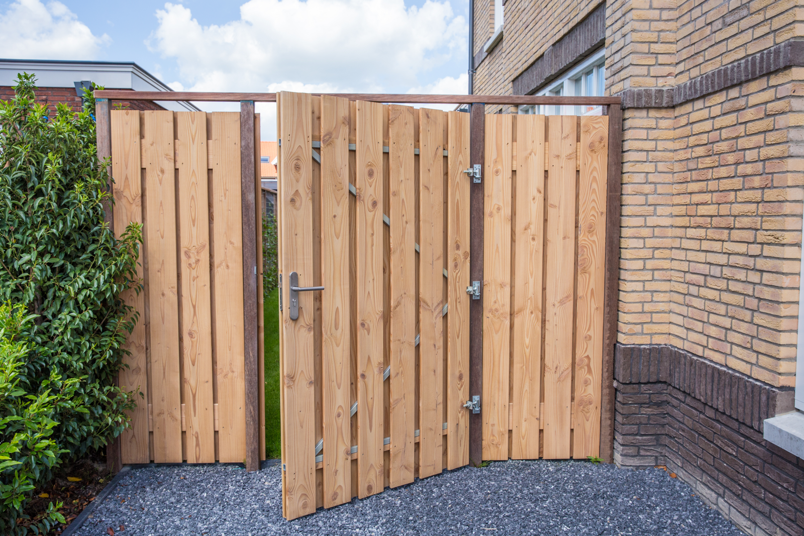 Tuinpoort op poortframe grenen verstelbaar incl. dag en nachtslot 100x180cm