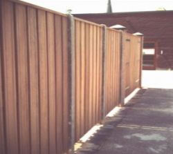 Holzzaun mit Betonpfosten dauerhaft höchster Qualität, niedrigem Preis