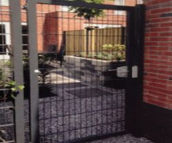 Wire mesh fence gate