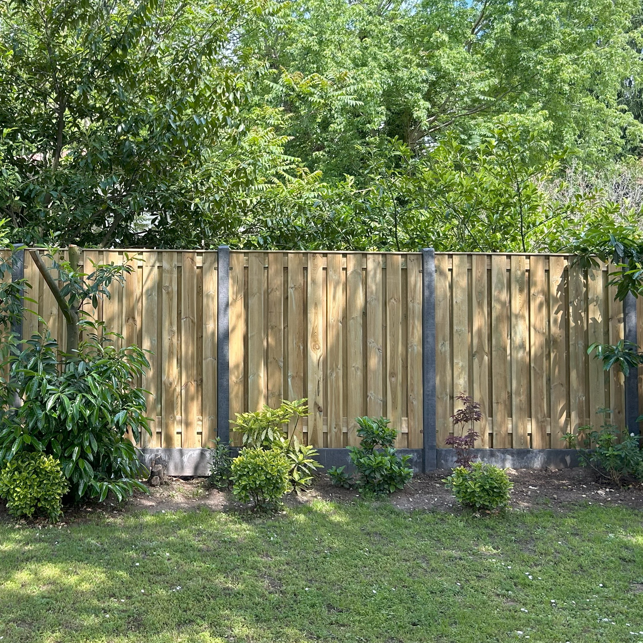Hoe lang gaat een hout-beton schutting mee